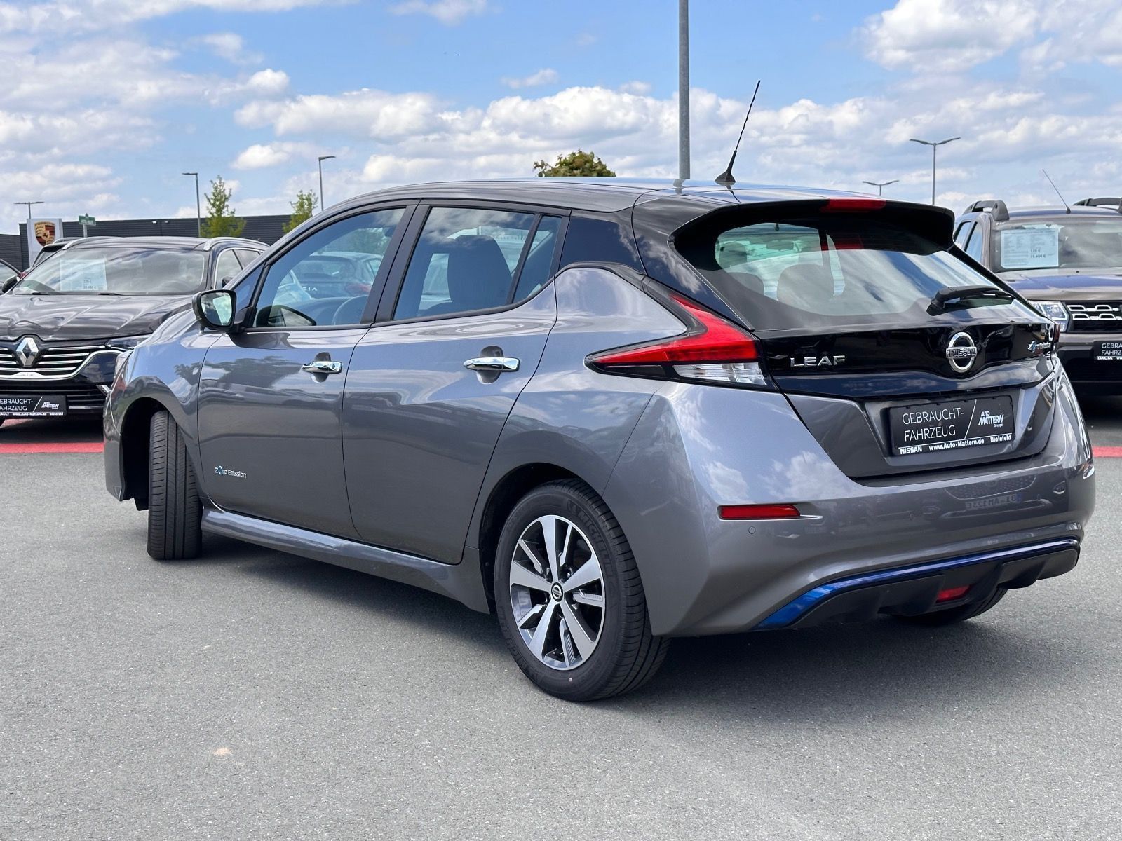 Nissan Leaf - Samsaru's Car Outlet