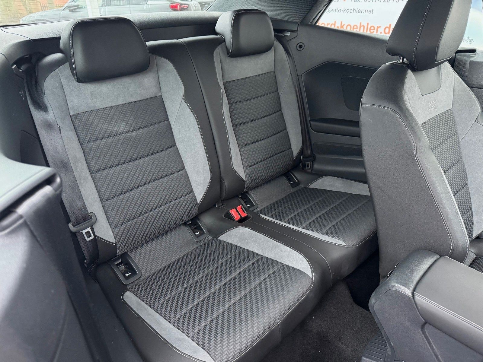 Volkswagen T-Roc R-Line - Samsaru's Car Outlet