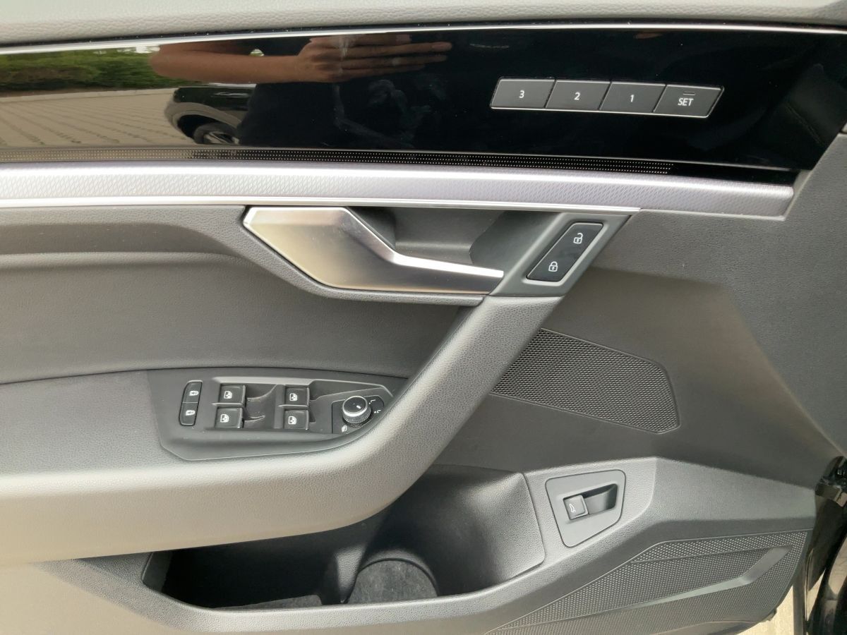 Volkswagen Touareg 3.0 TDI 4M R-LINE - Samsaru's Car Outlet