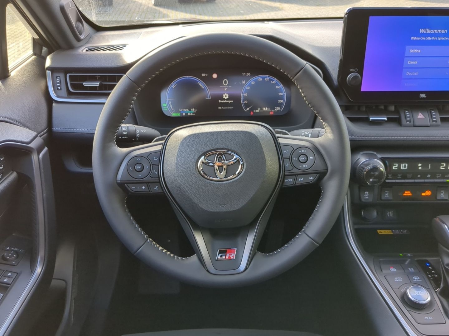 Toyota RAV 4 Plug-in Hybrid 2.5 VVT-i - Samsaru's Car Outlet