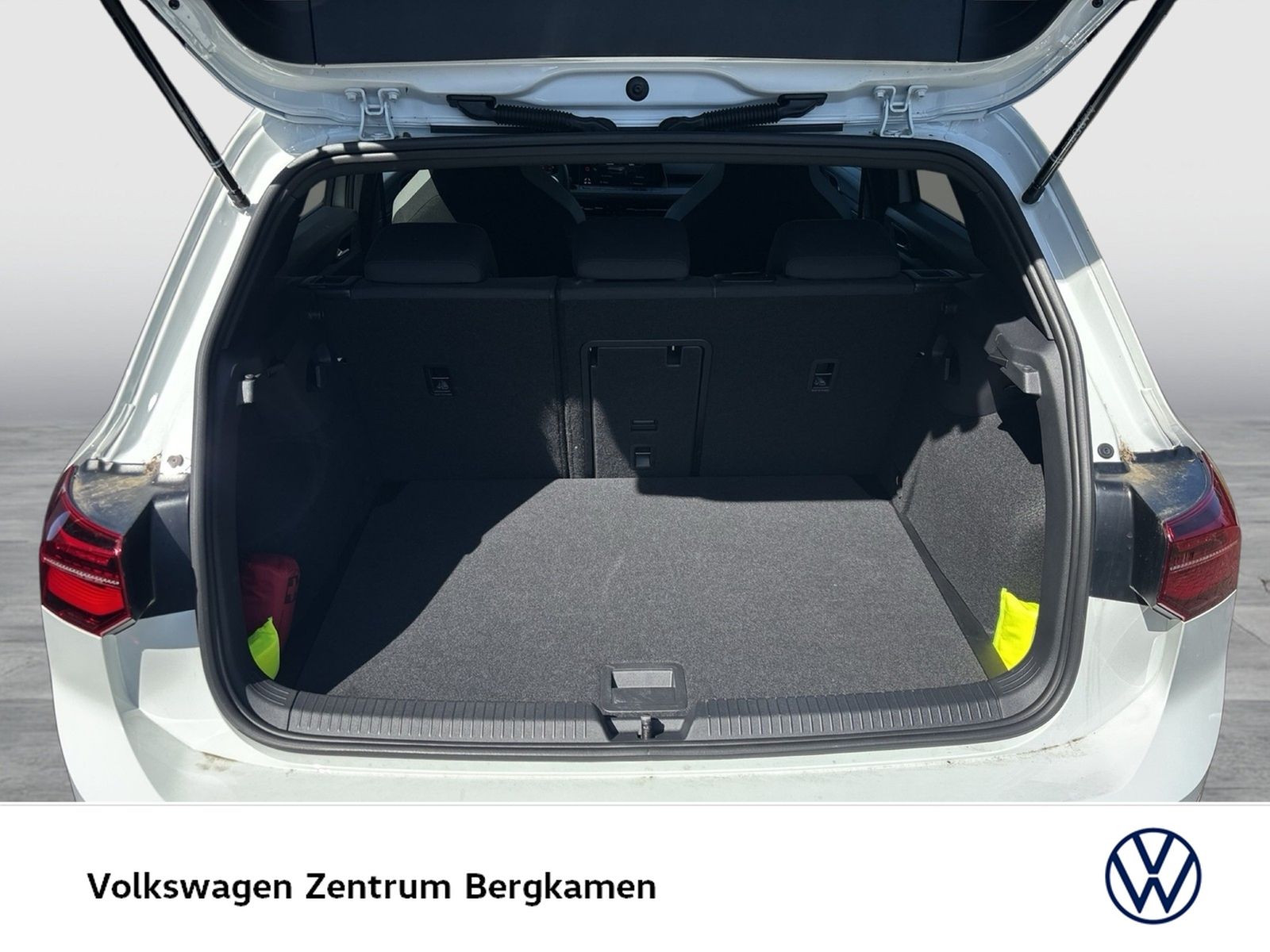 Volkswagen Golf 2.0 GTD ALU19 PANO H.KARDON MATRIX BLACK