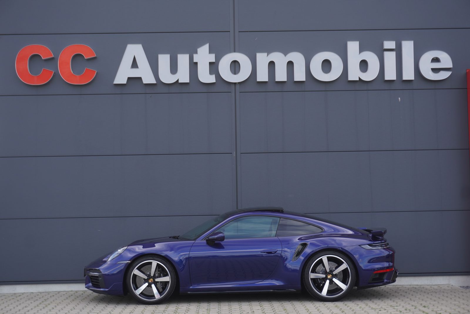 Porsche 992 Turbo S Sport Design - Samsaru's Car Outlet