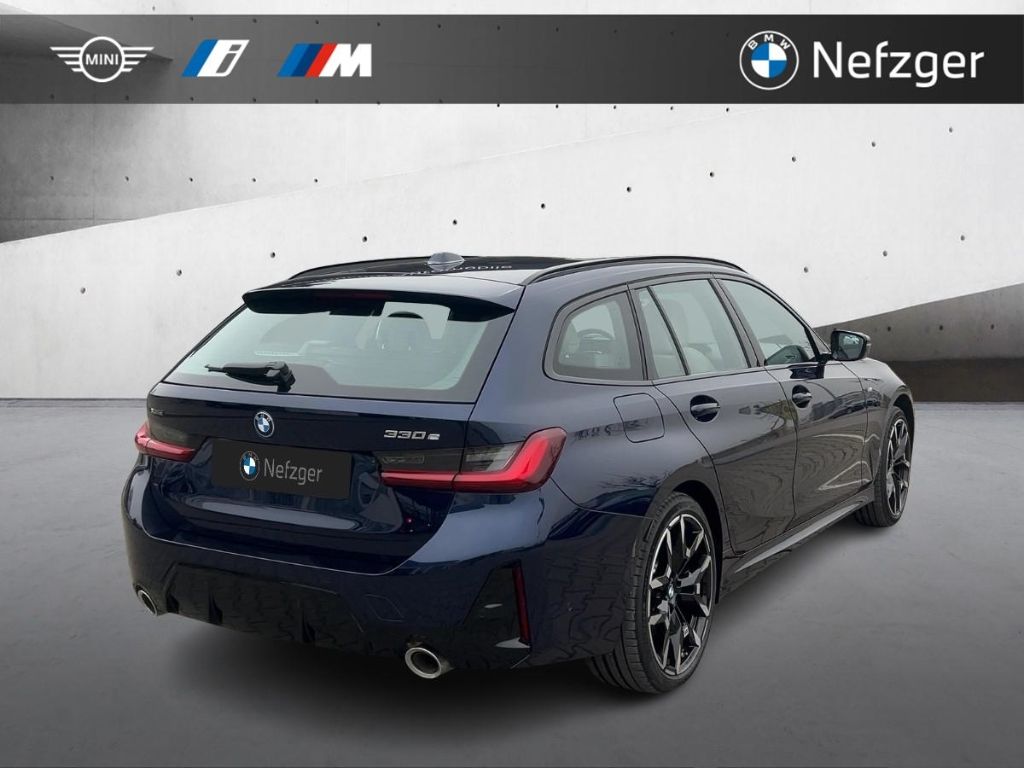 BMW 330 e xDrive Touring AHK M Sport HUD Pano HiFi