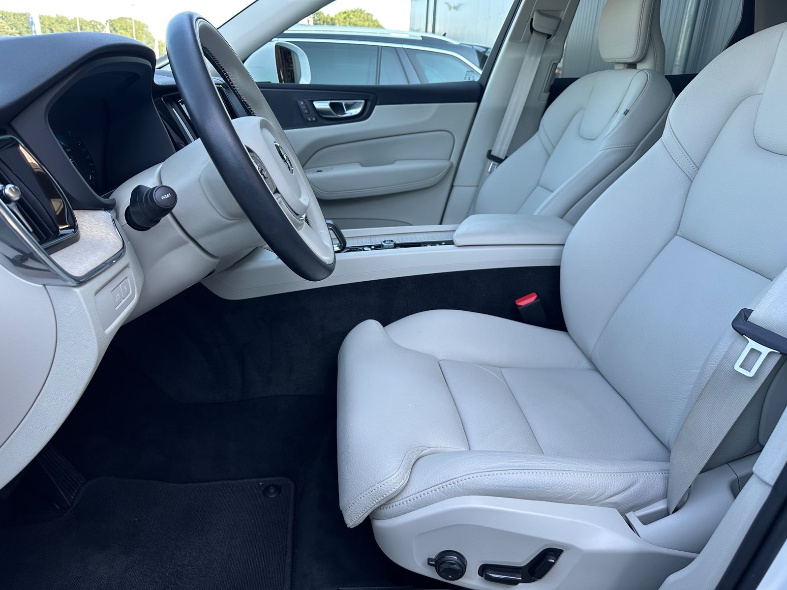 Volvo XC60 T6 AWD Recharge Core NAV+LED+PANO+AHK+STHZG