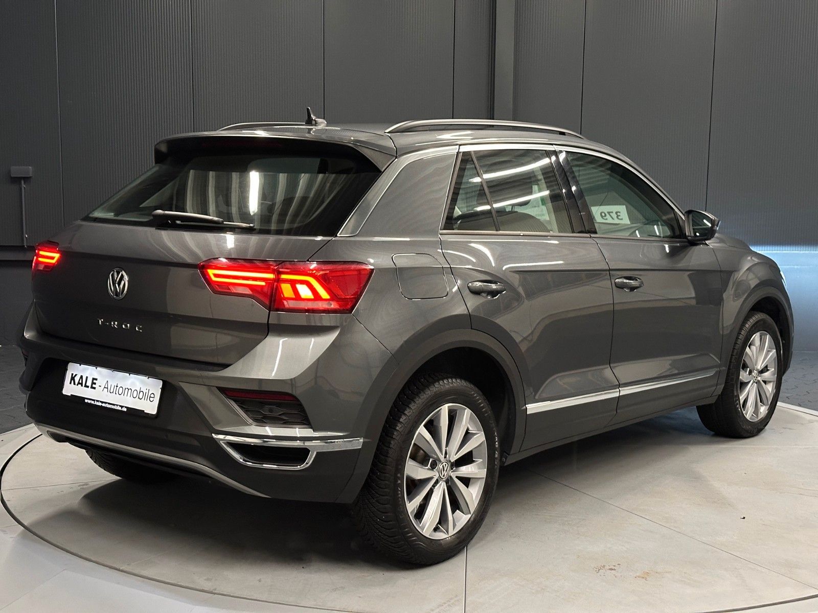 Volkswagen T-Roc 2.0 TDI DSG Style - Samsaru's Car Outlet