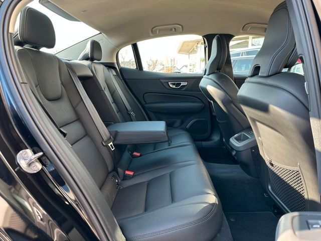 Volvo S60 Lim. B4 Plus Dark ACC 19"Frontscheibenhzg