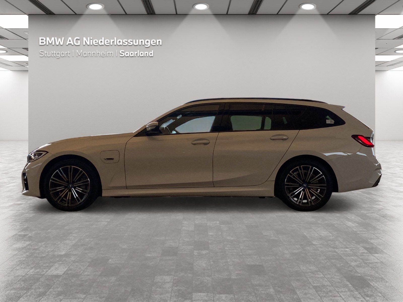 BMW 330e Touring M Sport - Samsaru's Car Outlet
