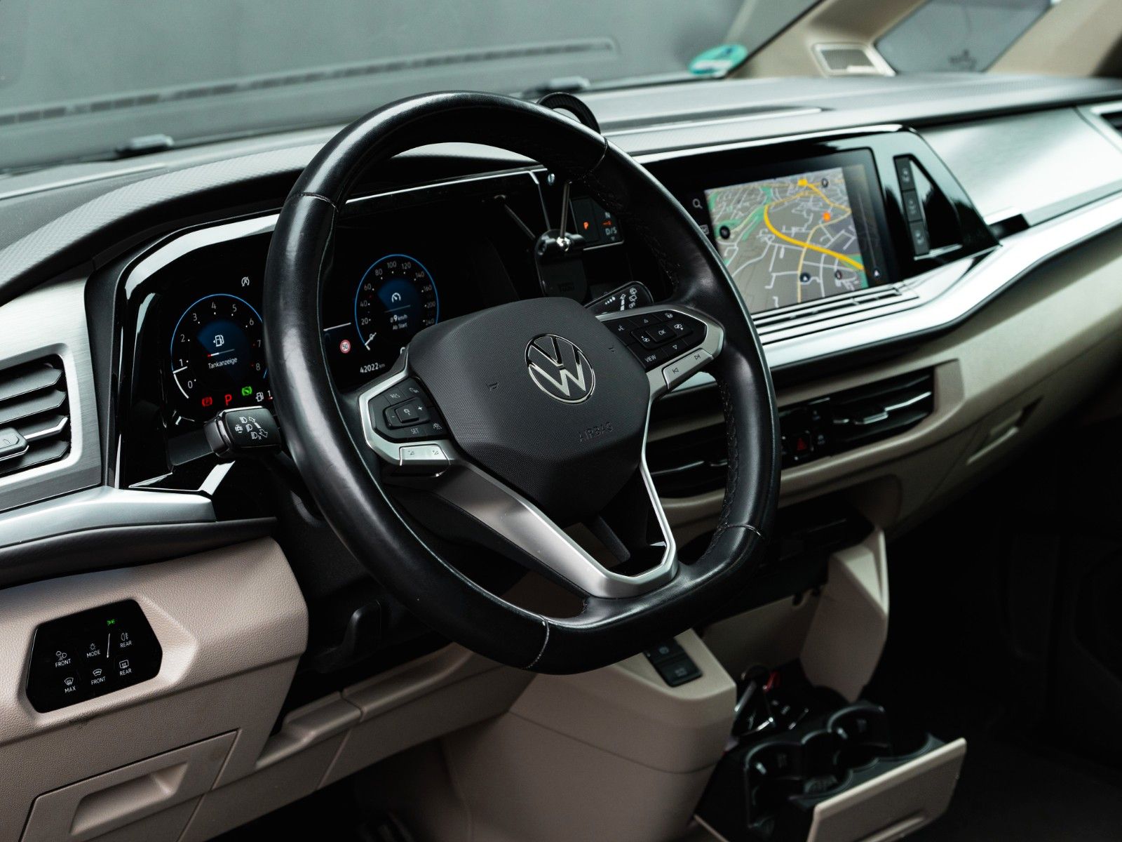 Volkswagen T7 Multivan LANG 100% VOLL TSDHZG LEDER PANO