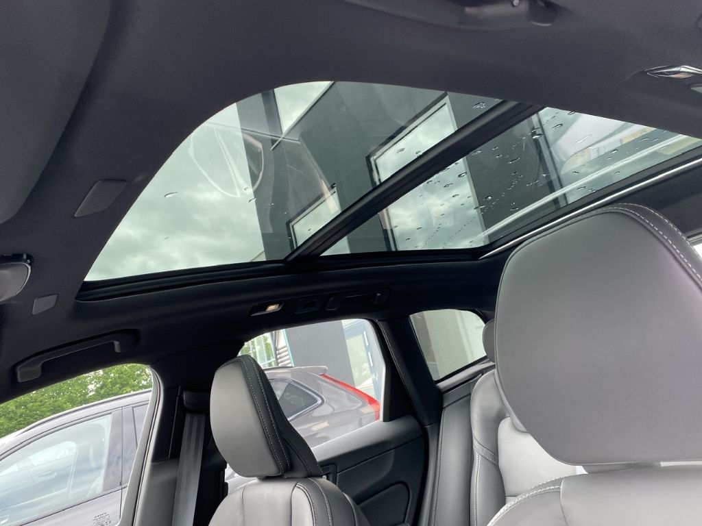 Volvo XC60 Ultra Black Edition Recharge Plug-In Hybrid