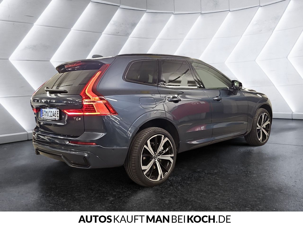 Volvo XC60 T6 AWD Plug-in Hybrid Ultra Dark - Samsaru's Car Outlet