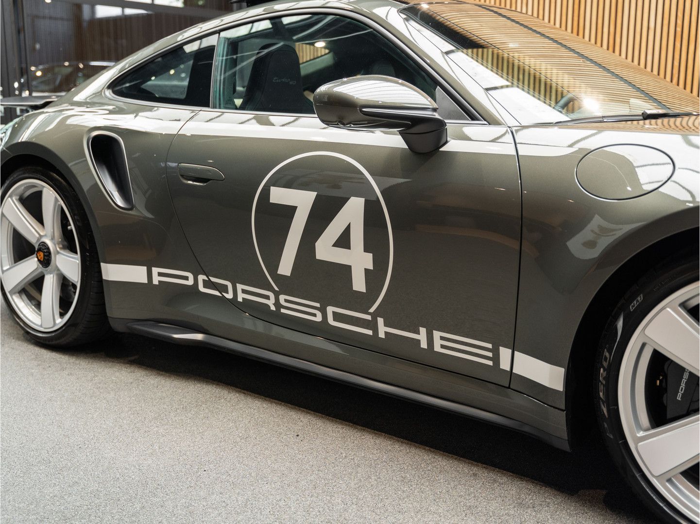 Porsche 992 992 Turbo 50 Years 1/1974 Burmester Leder 91