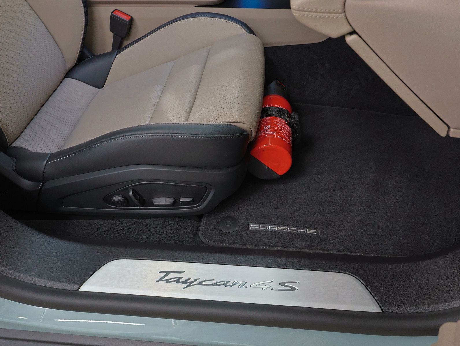 Porsche Taycan 4S