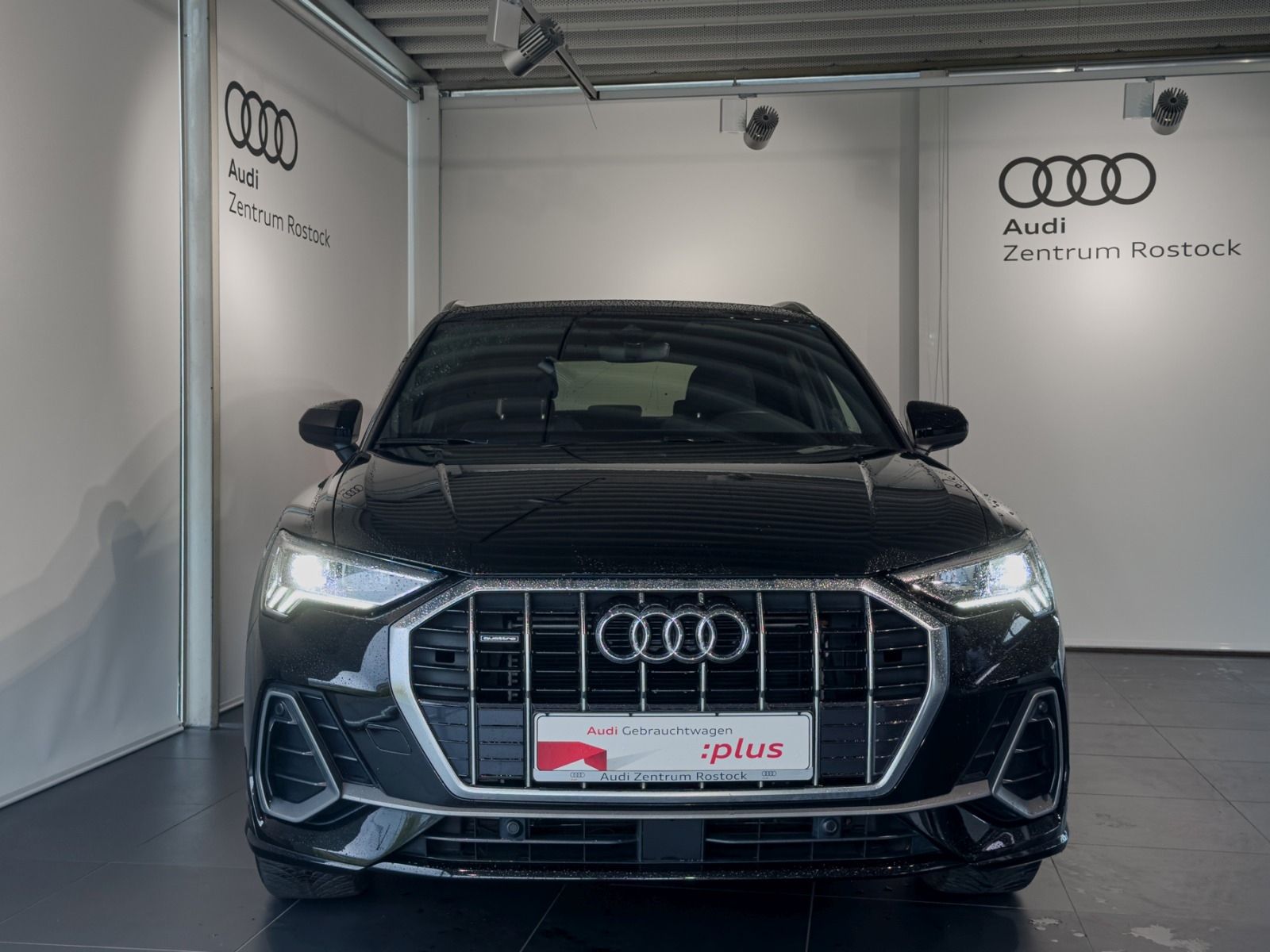 Audi Q3 40 TFSI QUATTRO S-Line - Samsaru's Car Outlet