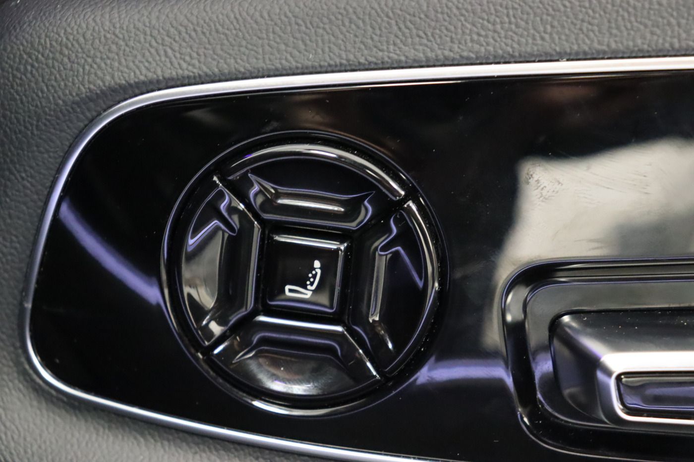 Audi A8 lang 60 TFSI e quattro S line - Samsaru's Car Outlet