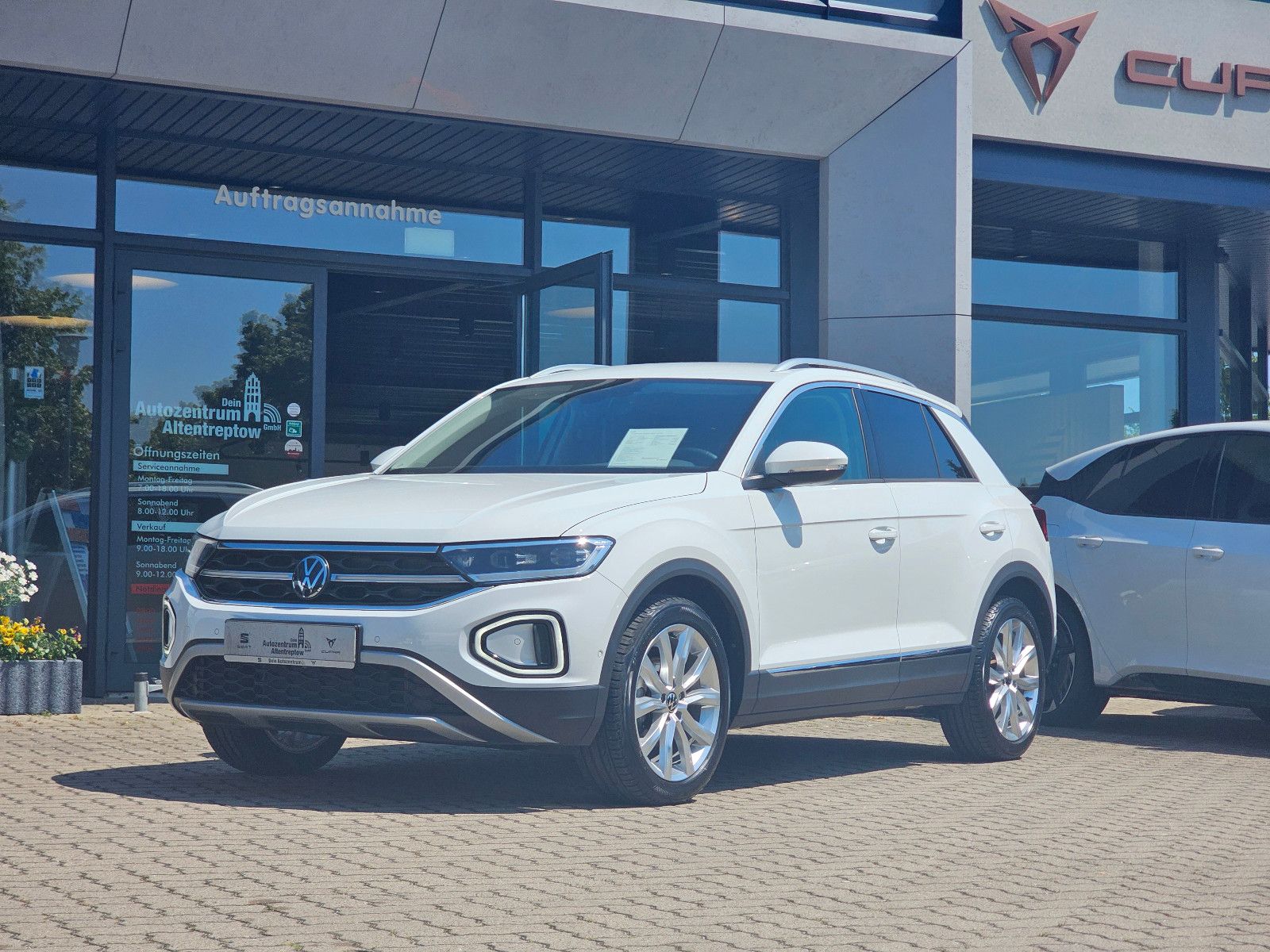 Volkswagen T-Roc 1.0 TSI Style - Samsaru's Car Outlet