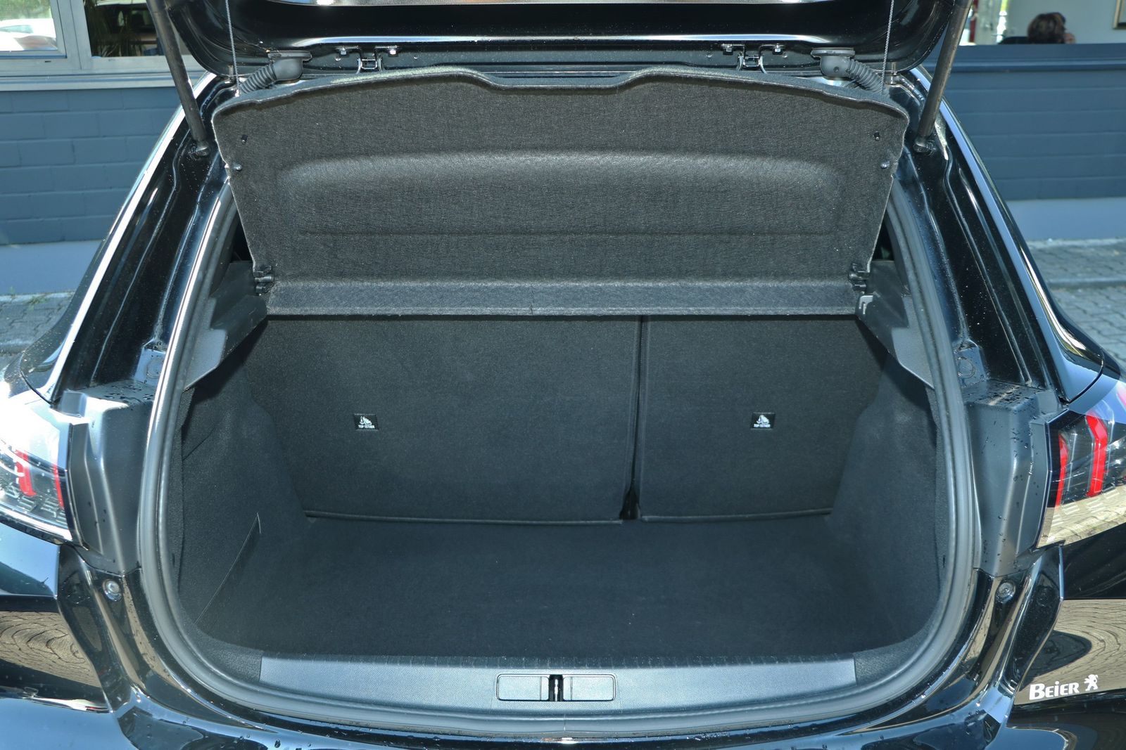 Peugeot E-208 E-GT Pack - Samsaru's Car Outlet