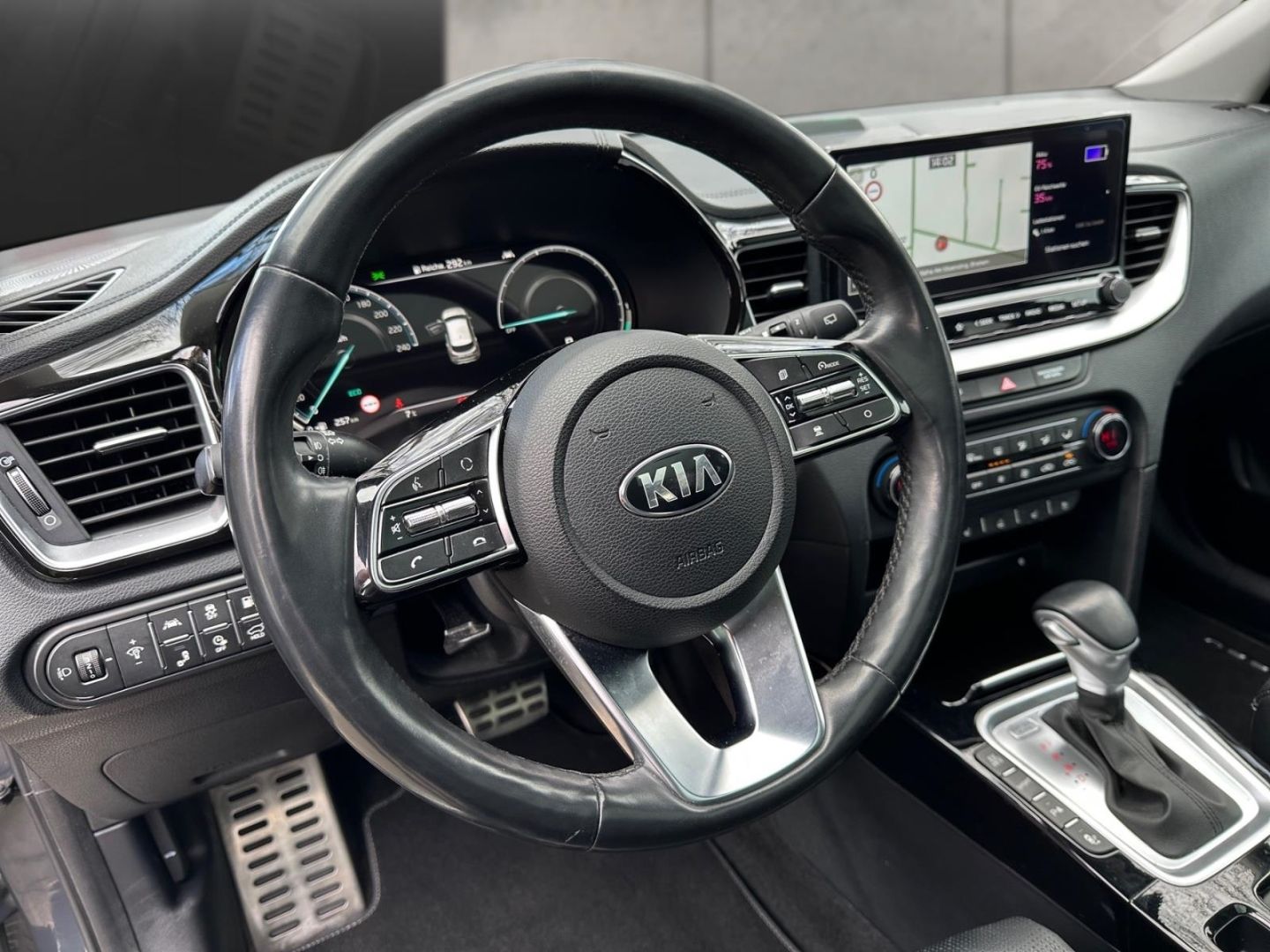 Kia XCeed PLATINUM Plug-in Hybrid - Samsaru's Car Outlet