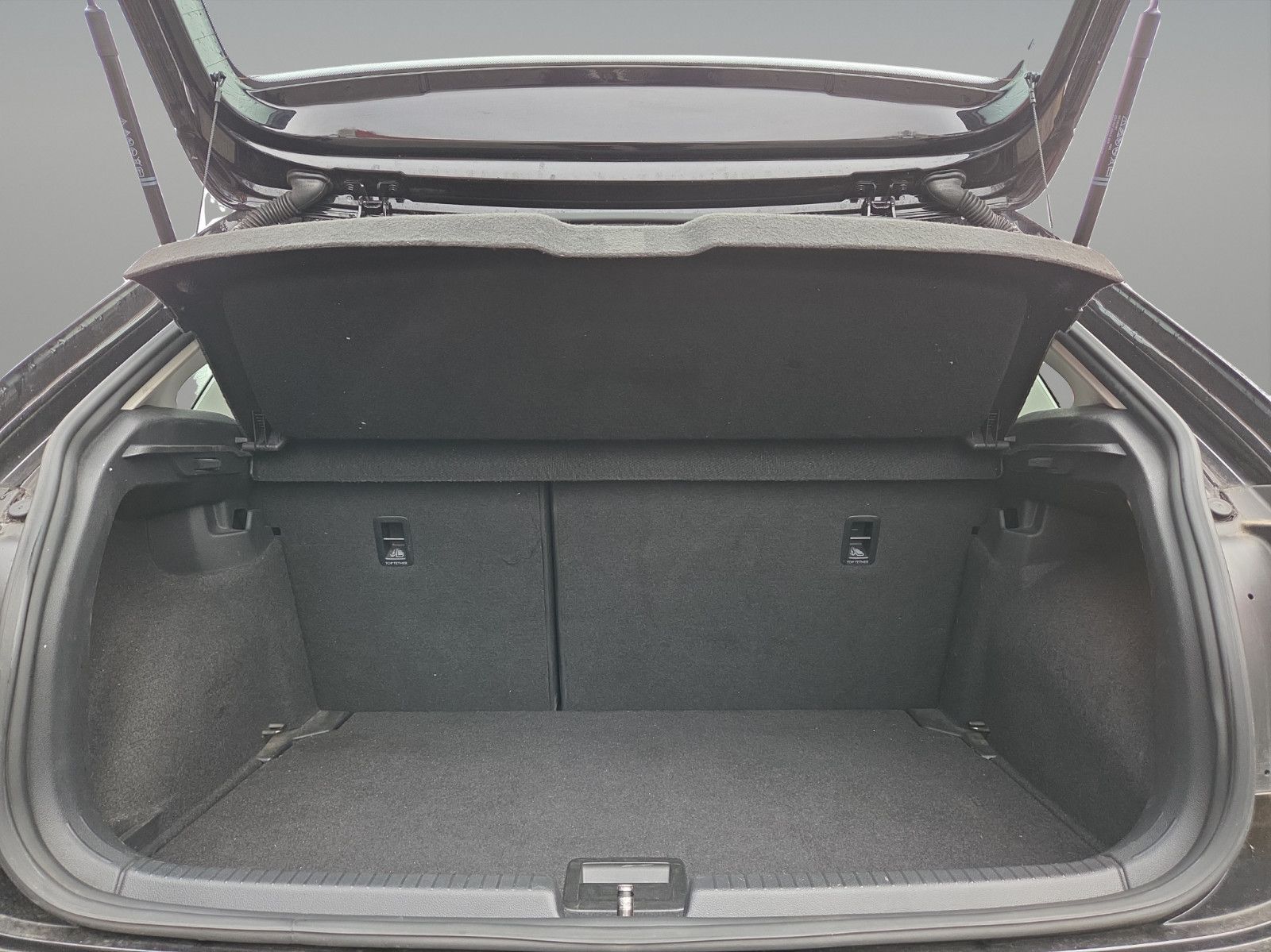 Volkswagen Polo VI Life - Samsaru's Car Outlet