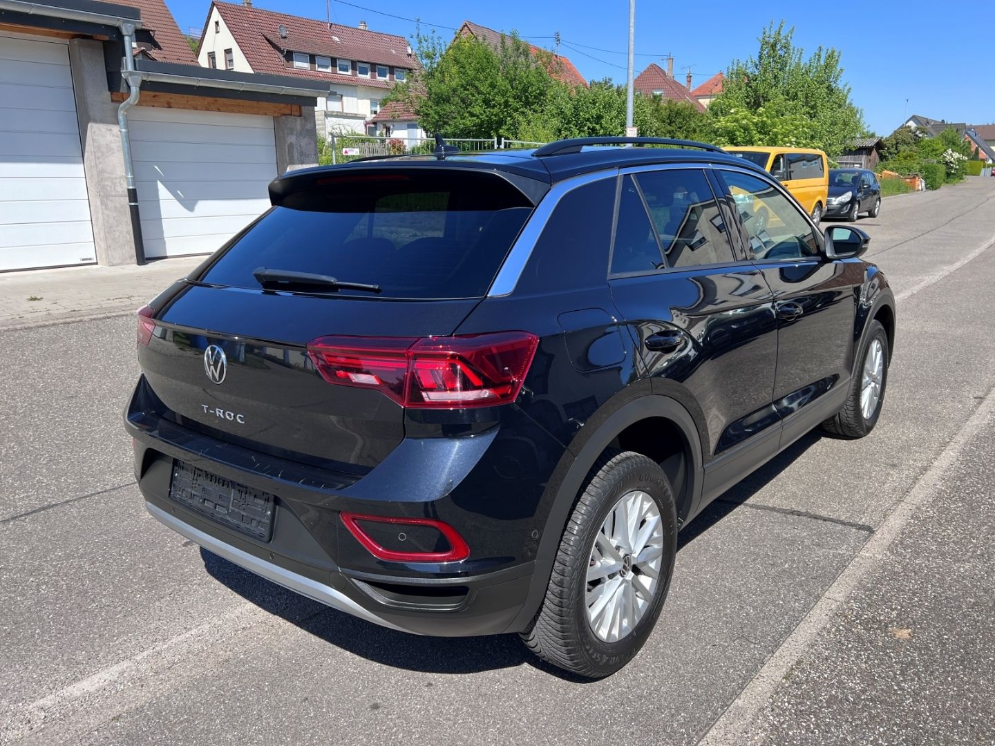 Volkswagen T-Roc 1.0TSI Life - Samsaru's Car Outlet