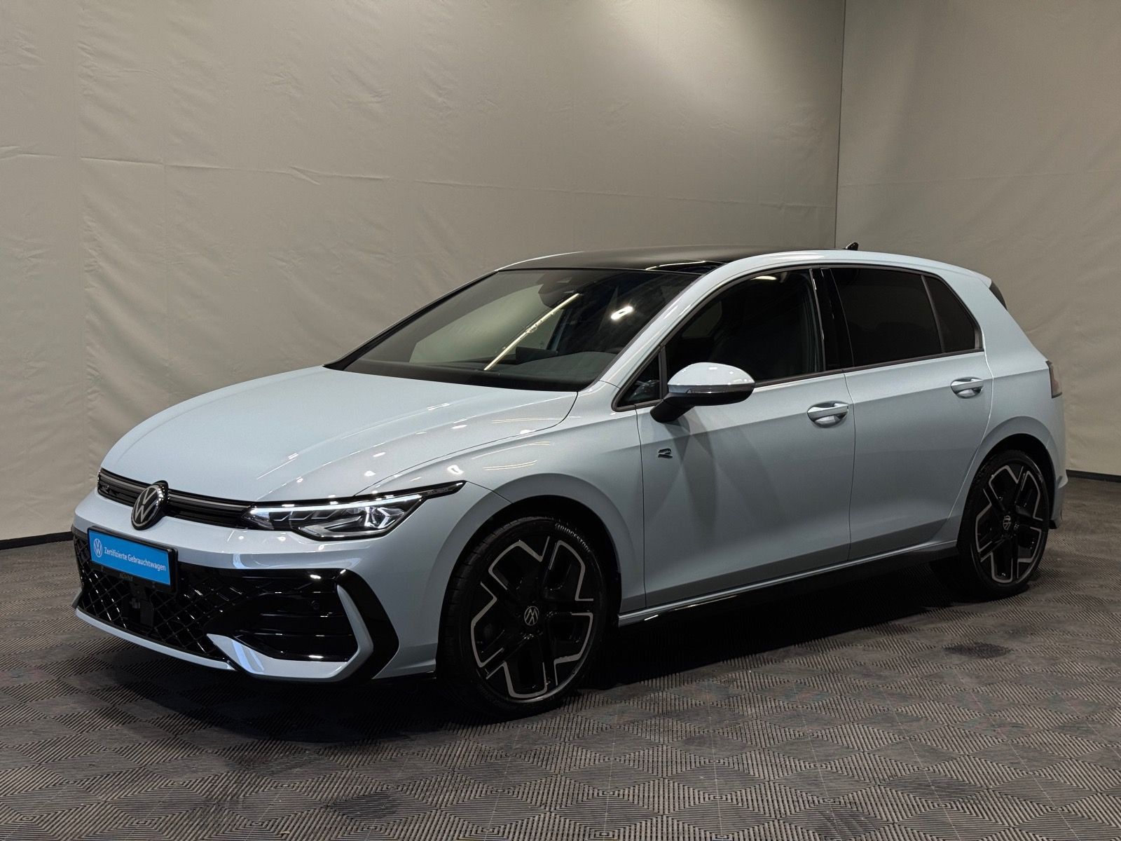 Volkswagen Golf R-Line 1.5 eTSI DSG | MATRIX NAVI PANO AHK