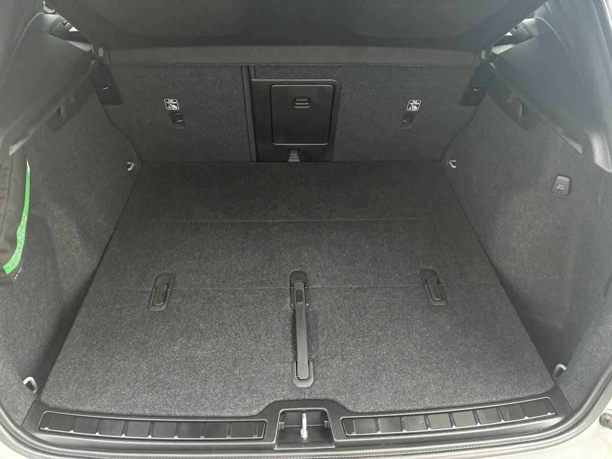 Volvo XC40 B3 Plus Dark 8-Fach Aktionspreis