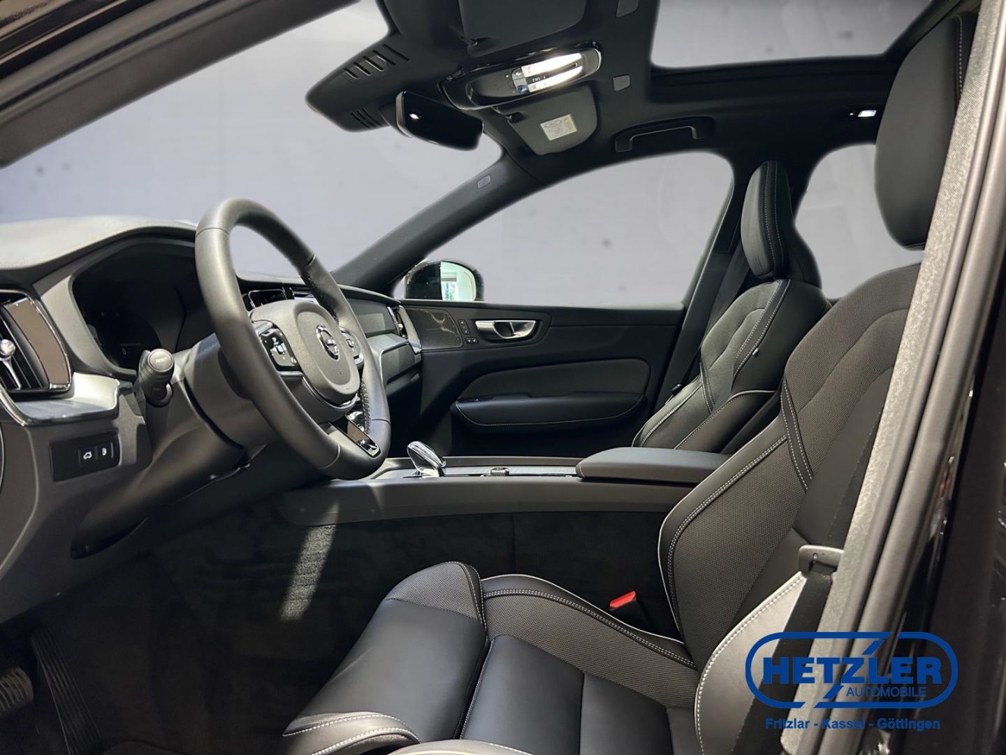 Volvo XC60 Plus Black Edition Recharge Plug-In Hybrid