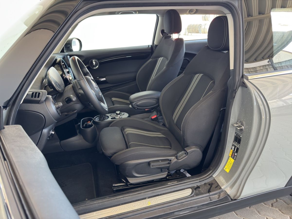 MINI Cooper SE - Samsaru's Car Outlet