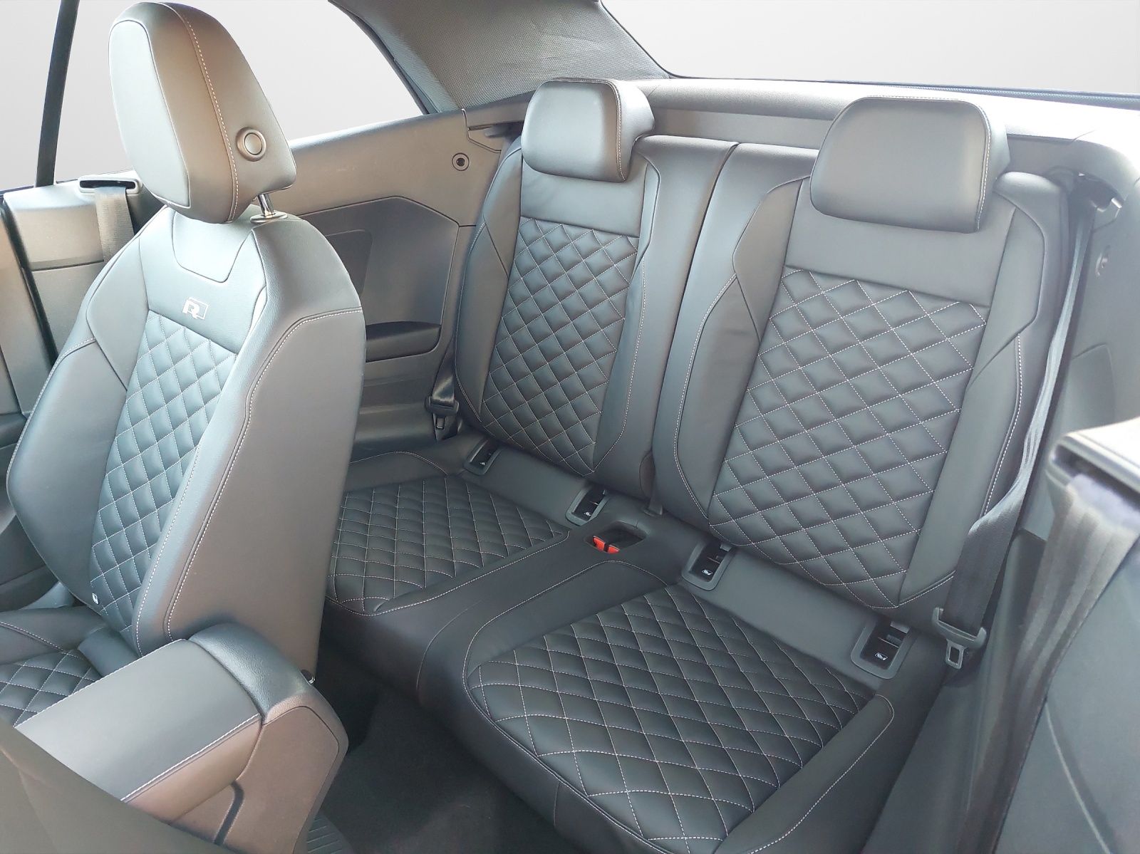 Volkswagen T-Roc R-Line Black - Samsaru's Car Outlet