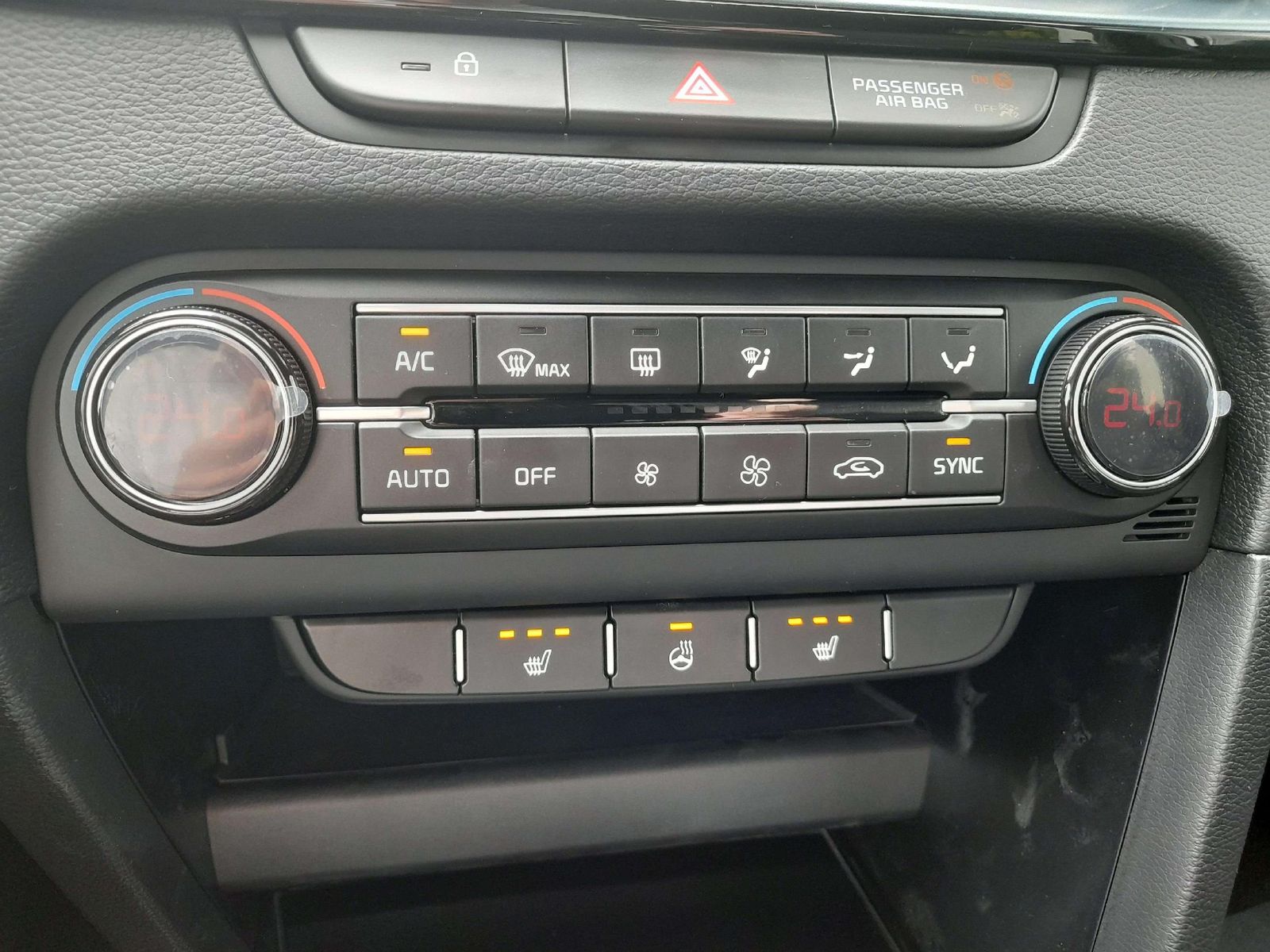 Kia Ceed Nightline 48V - Samsaru's Car Outlet