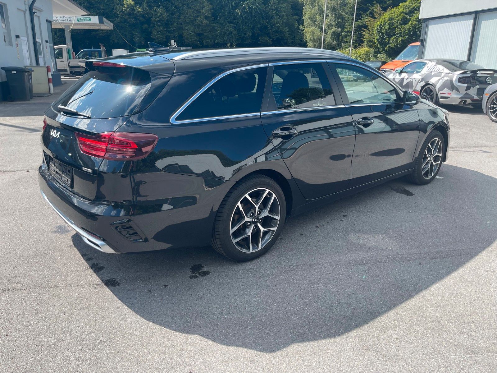 Kia Cee'd SW Platinum Plug-In - Samsaru's Car Outlet