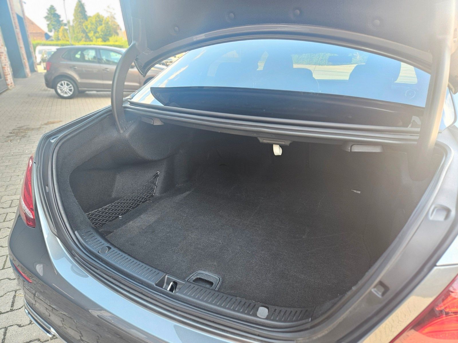 Mercedes-Benz E 220 d - Samsaru's Car Outlet