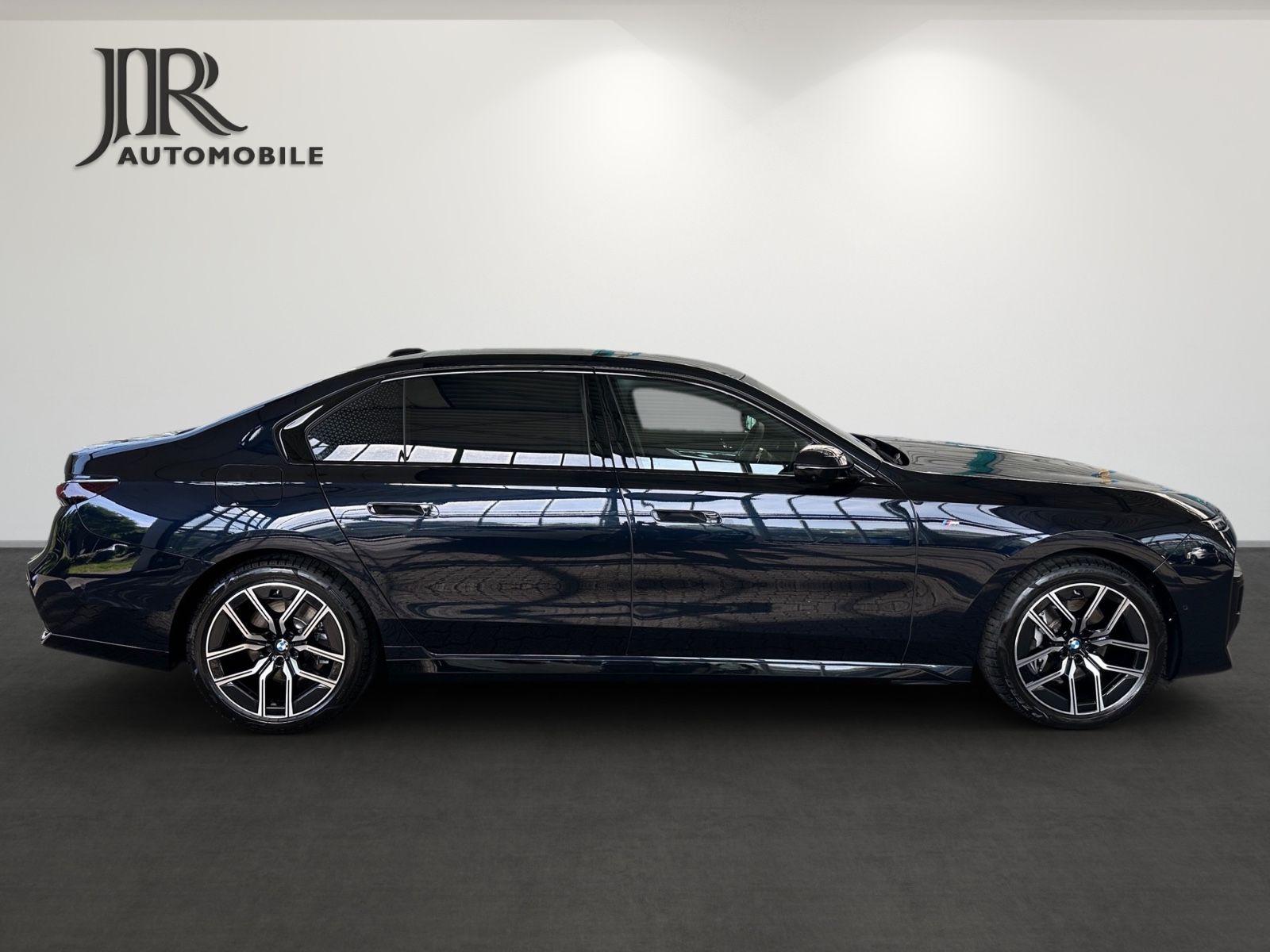 BMW 740 d xDrive M Sport  Fond Entertainment,TV