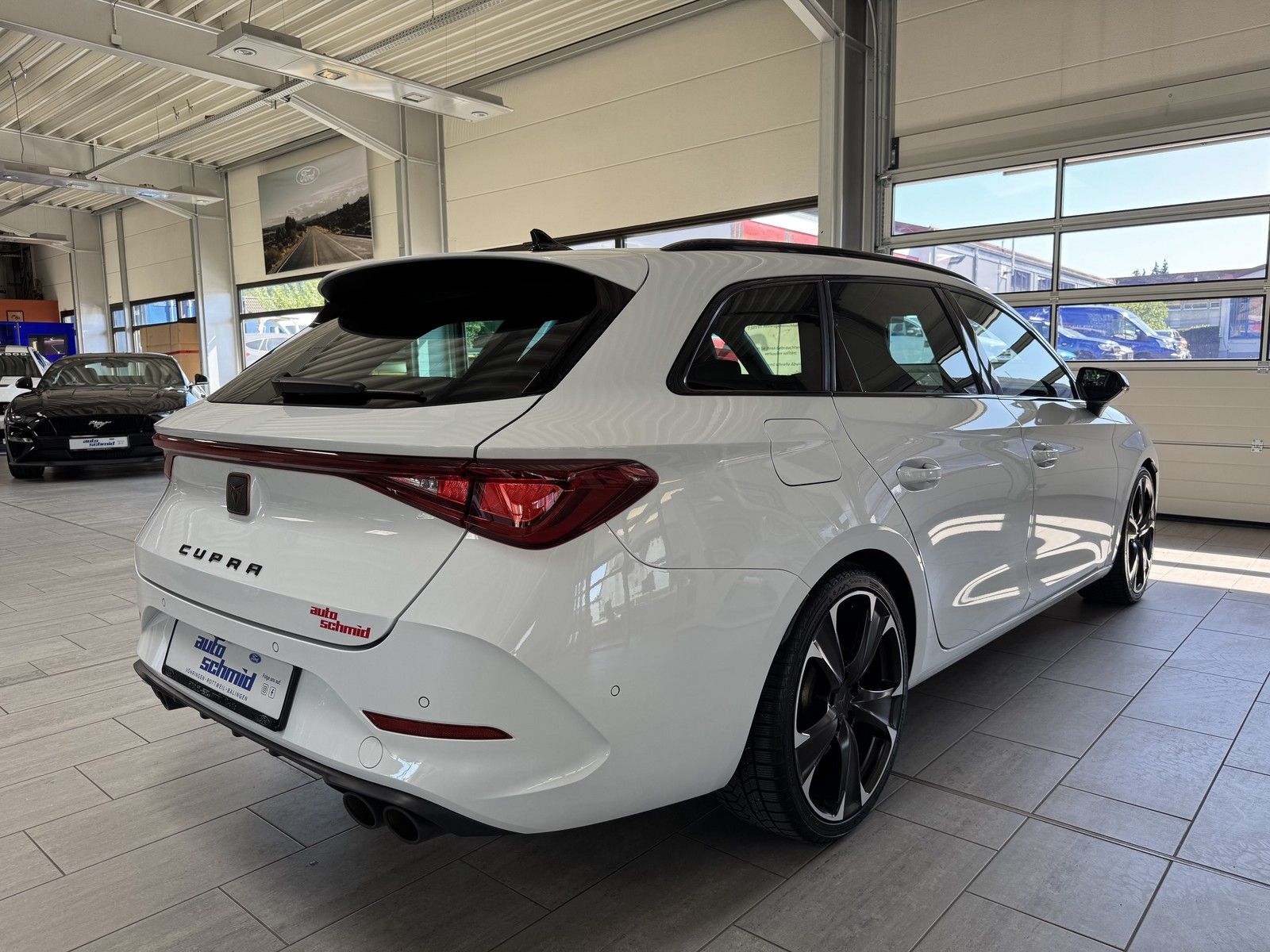 Cupra Leon Sportstourer VZ 4Drive - Samsaru's Car Outlet