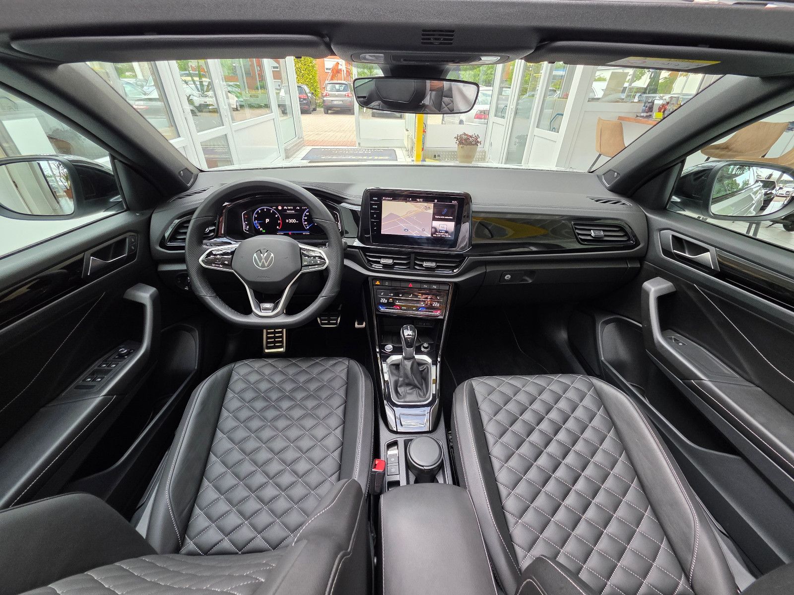 Volkswagen T-Roc R-Line Black - Samsaru's Car Outlet
