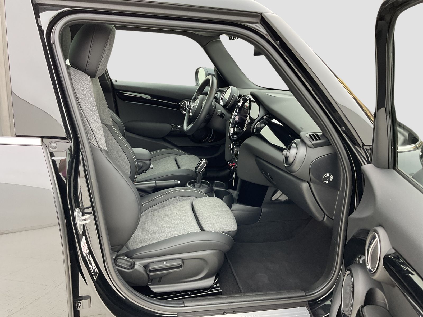 MINI One - Samsaru's Car Outlet
