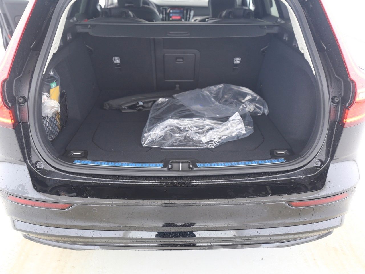 Volvo V60 T6 AWD Plus Dark Panorama/360°/AHK/H&K/BLIS