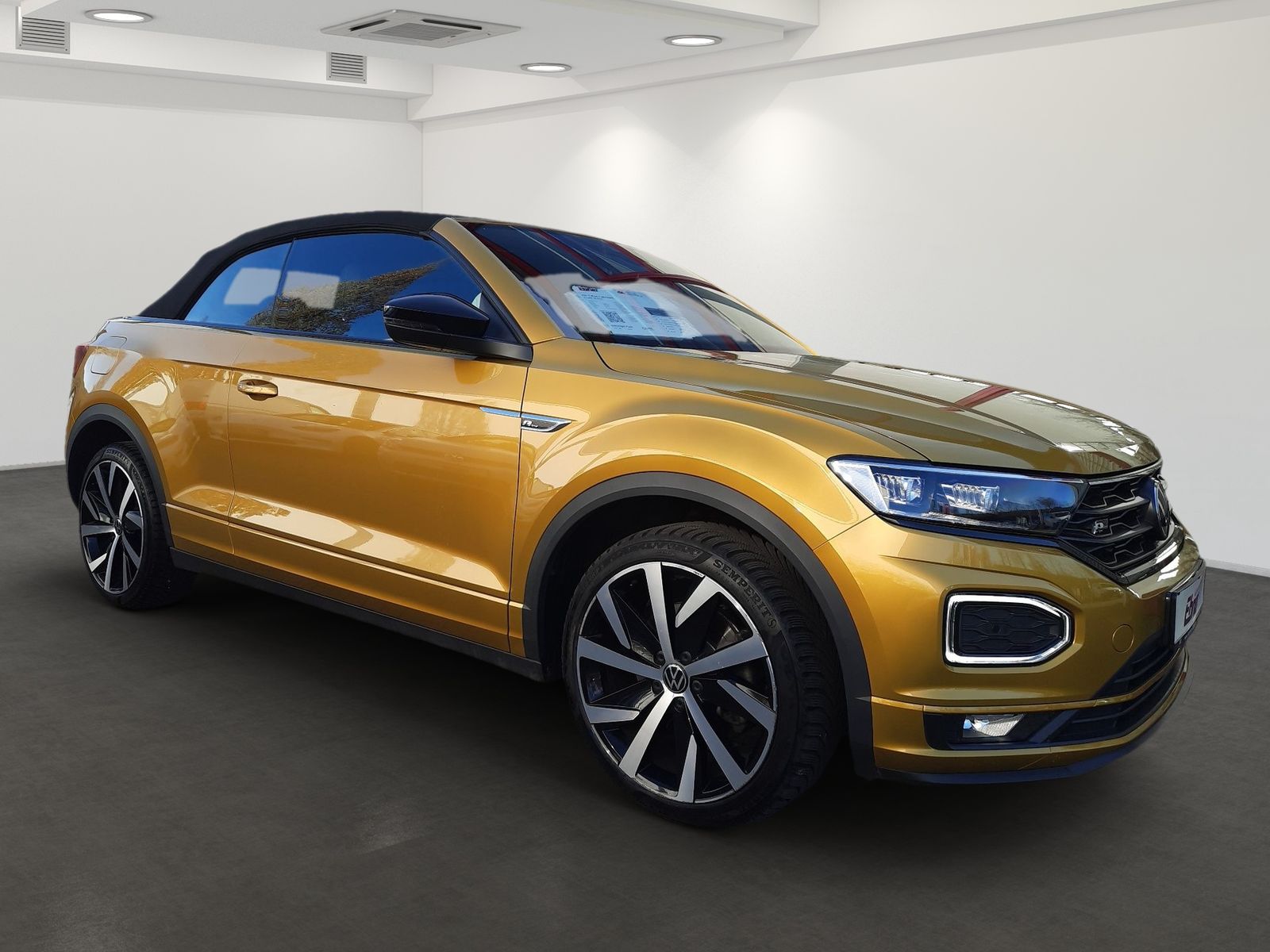 Volkswagen T-Roc R-LINE BLACK - Samsaru's Car Outlet