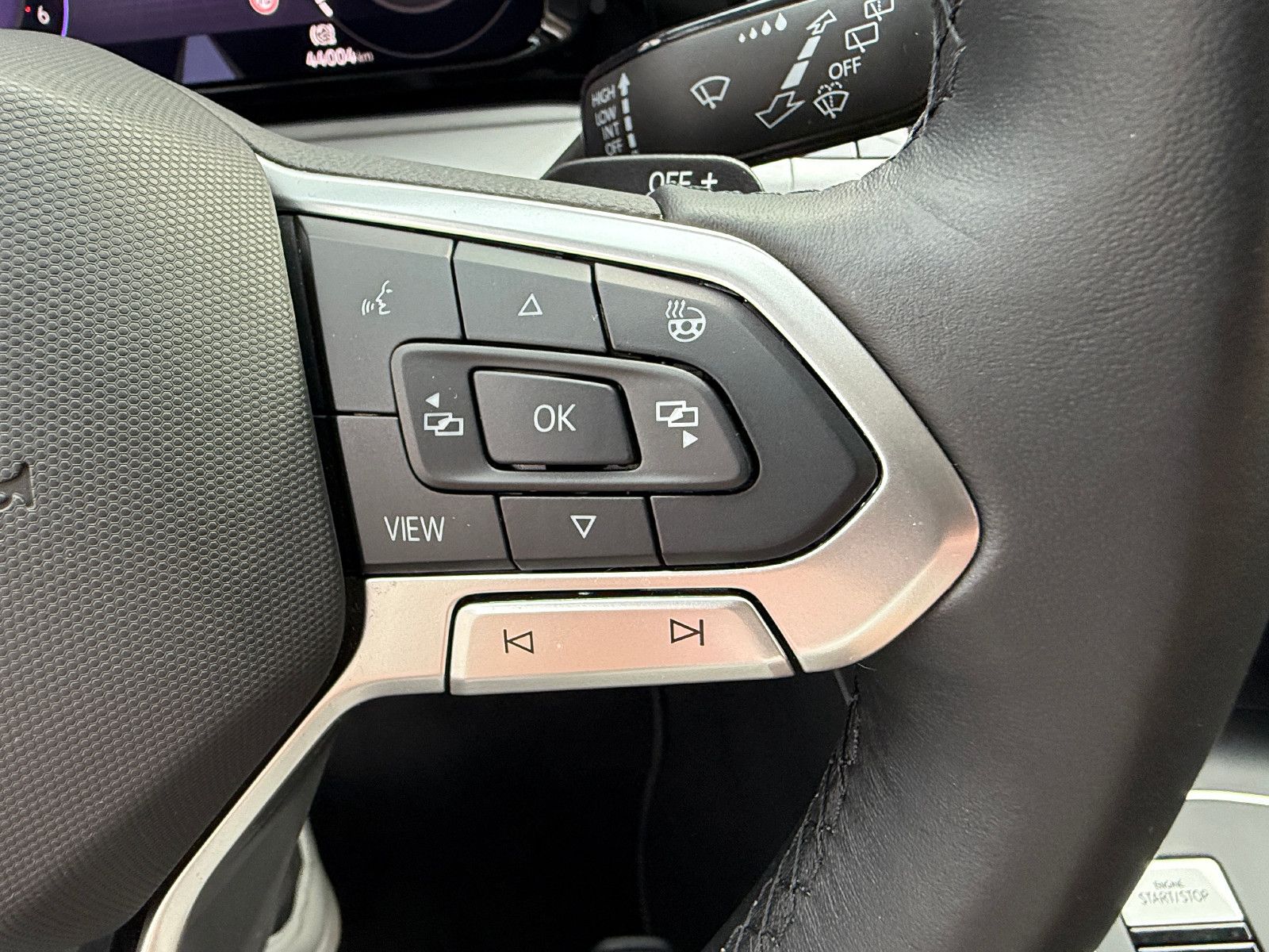 Volkswagen Golf VIII Var. TDI DSG Life - Samsaru's Car Outlet