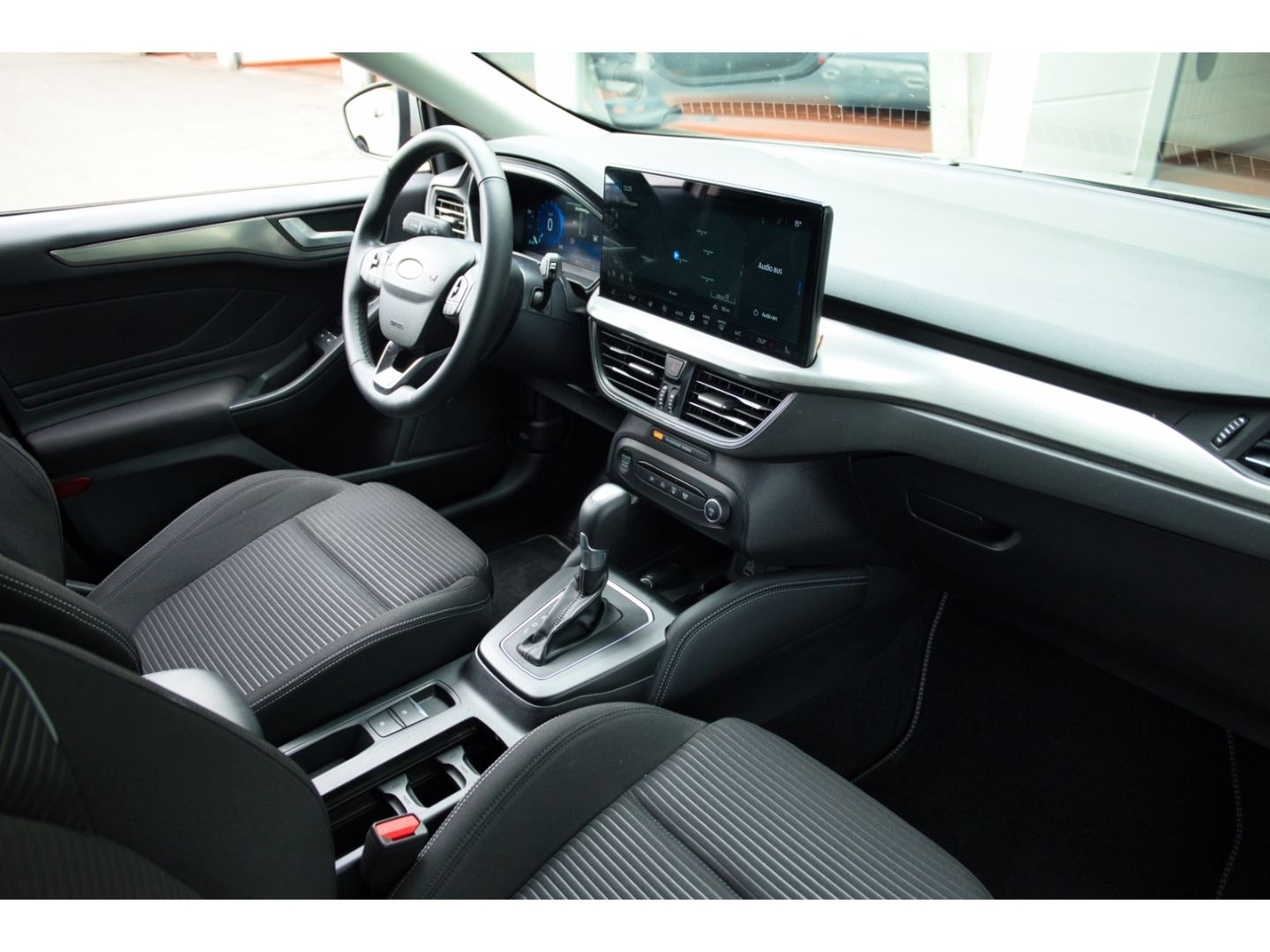 Ford Focus Turnier Titanium X Navi LED ACC Apple CP