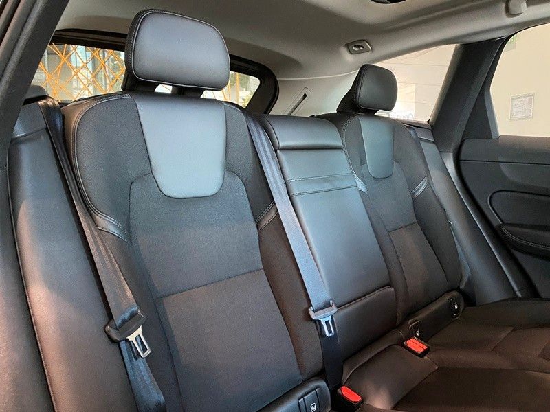 Volvo XC 60 Momentum Pro - Samsaru's Car Outlet