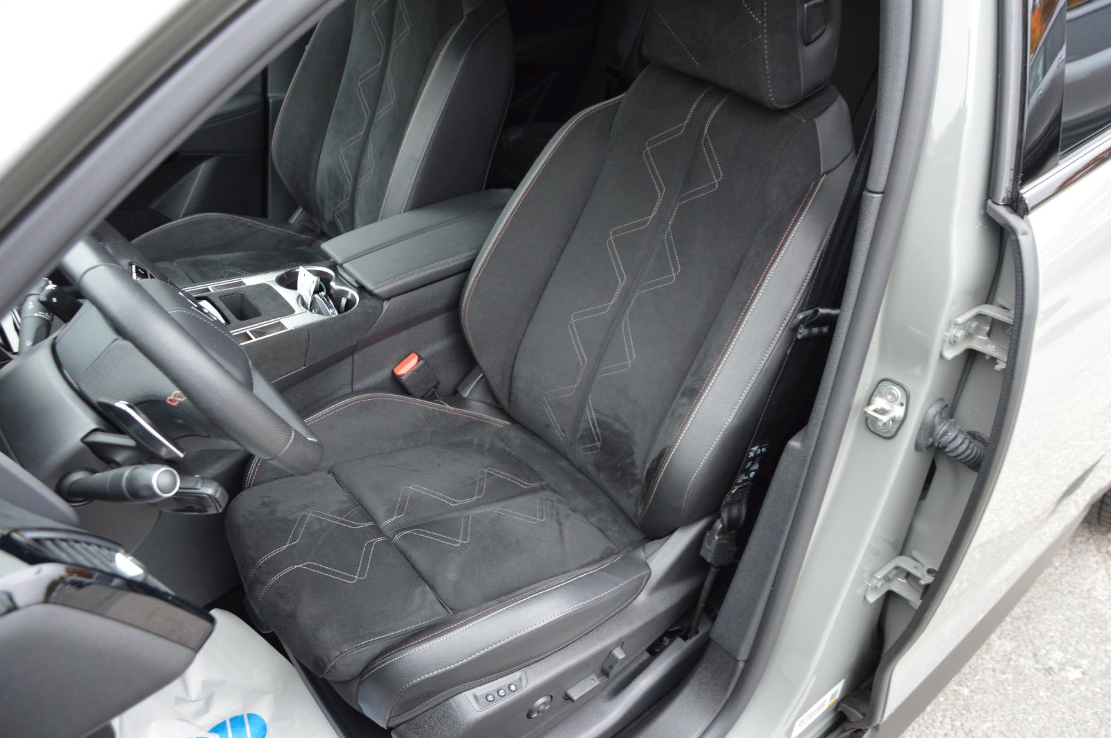 DS Automobiles DS 7 E-Tense 360 Perfor"360°"LED"ACC"NAVI"KEYGO