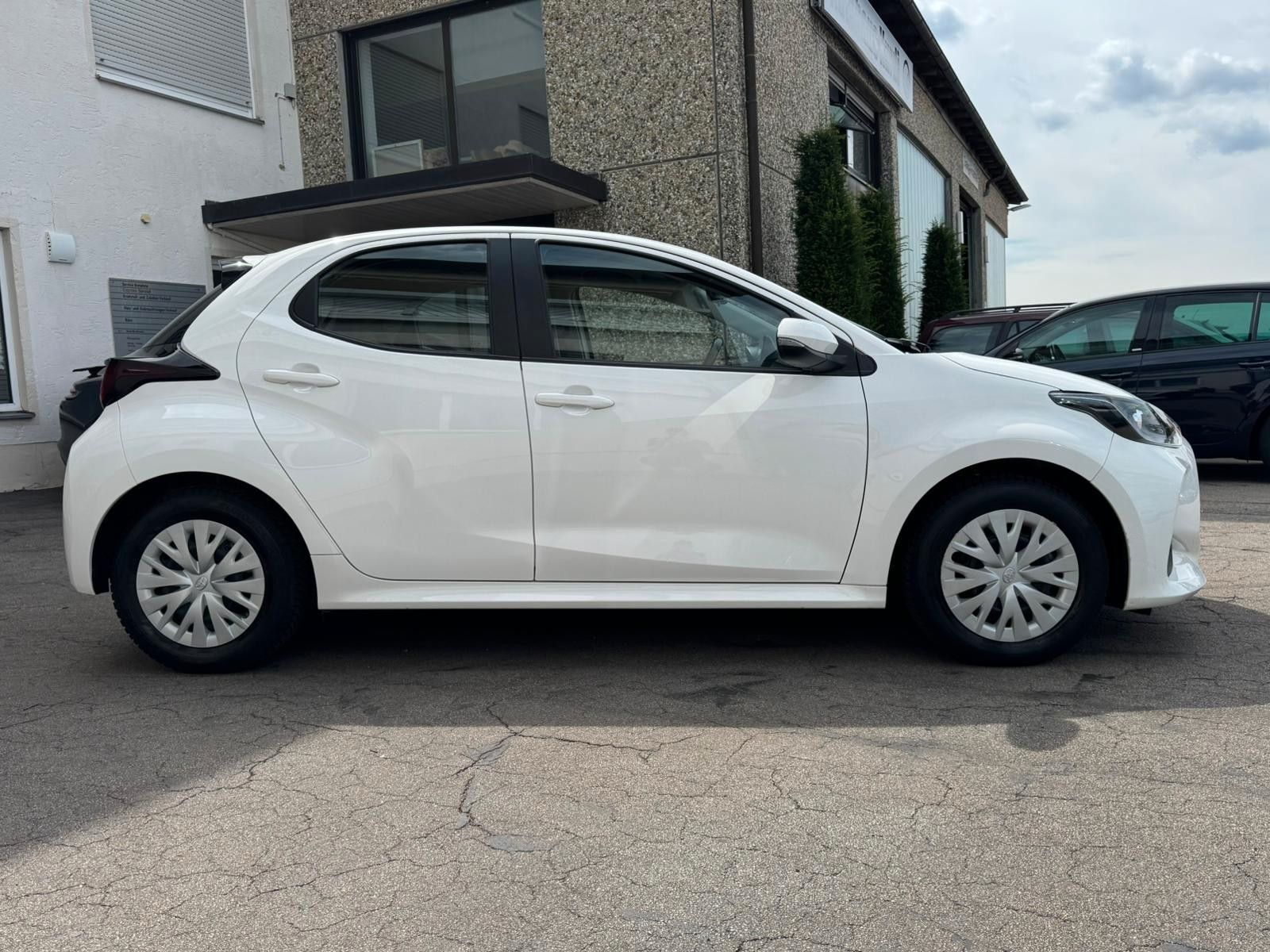 Toyota Yaris 1.5 Hybrid AUT Comfort - Samsaru's Car Outlet