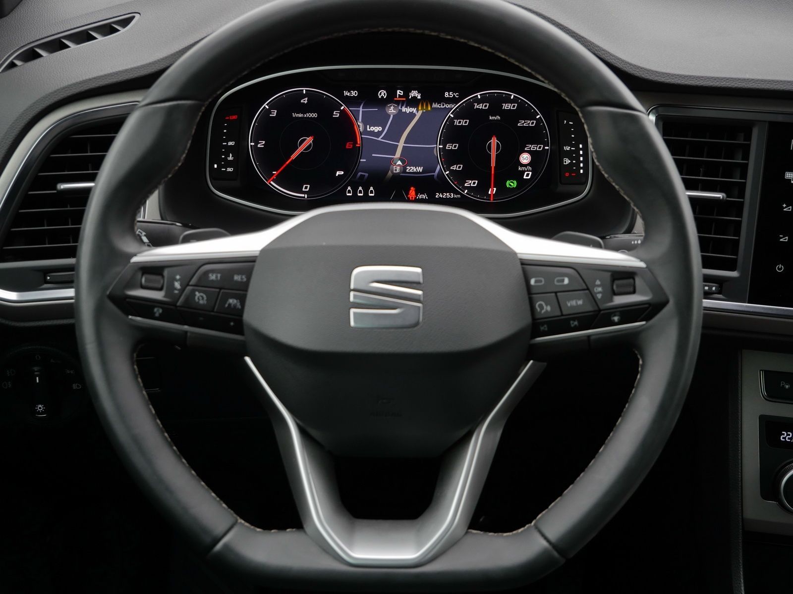 Seat Ateca Xperience 2.0 TDI LED*AHK*RFK*ACC*Navi
