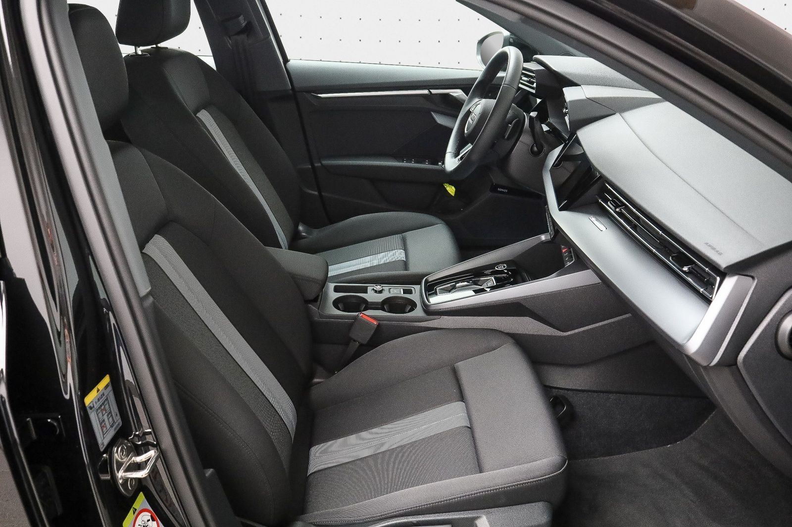 Audi A3 Sportback 35 TDI advanced - Samsaru's Car Outlet