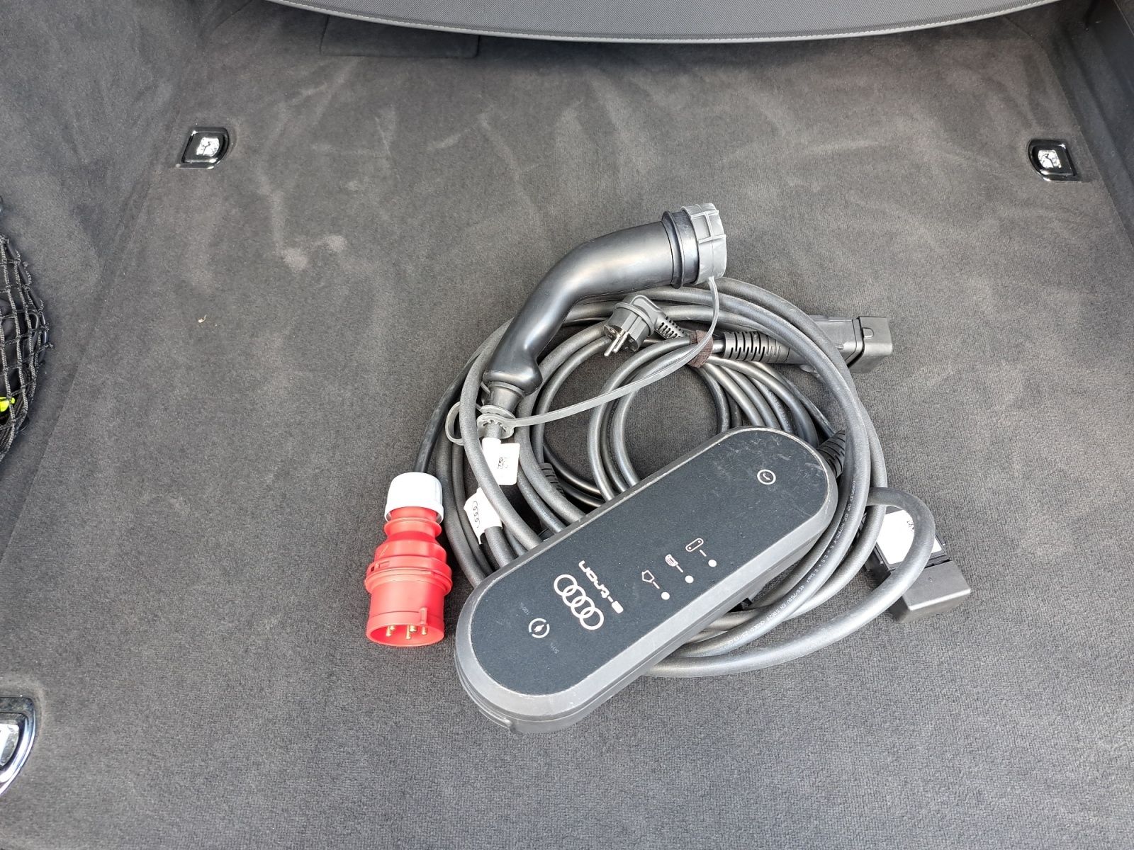 Audi A6 Avant S line 55 TFSIe quattro S tronic AHK NA