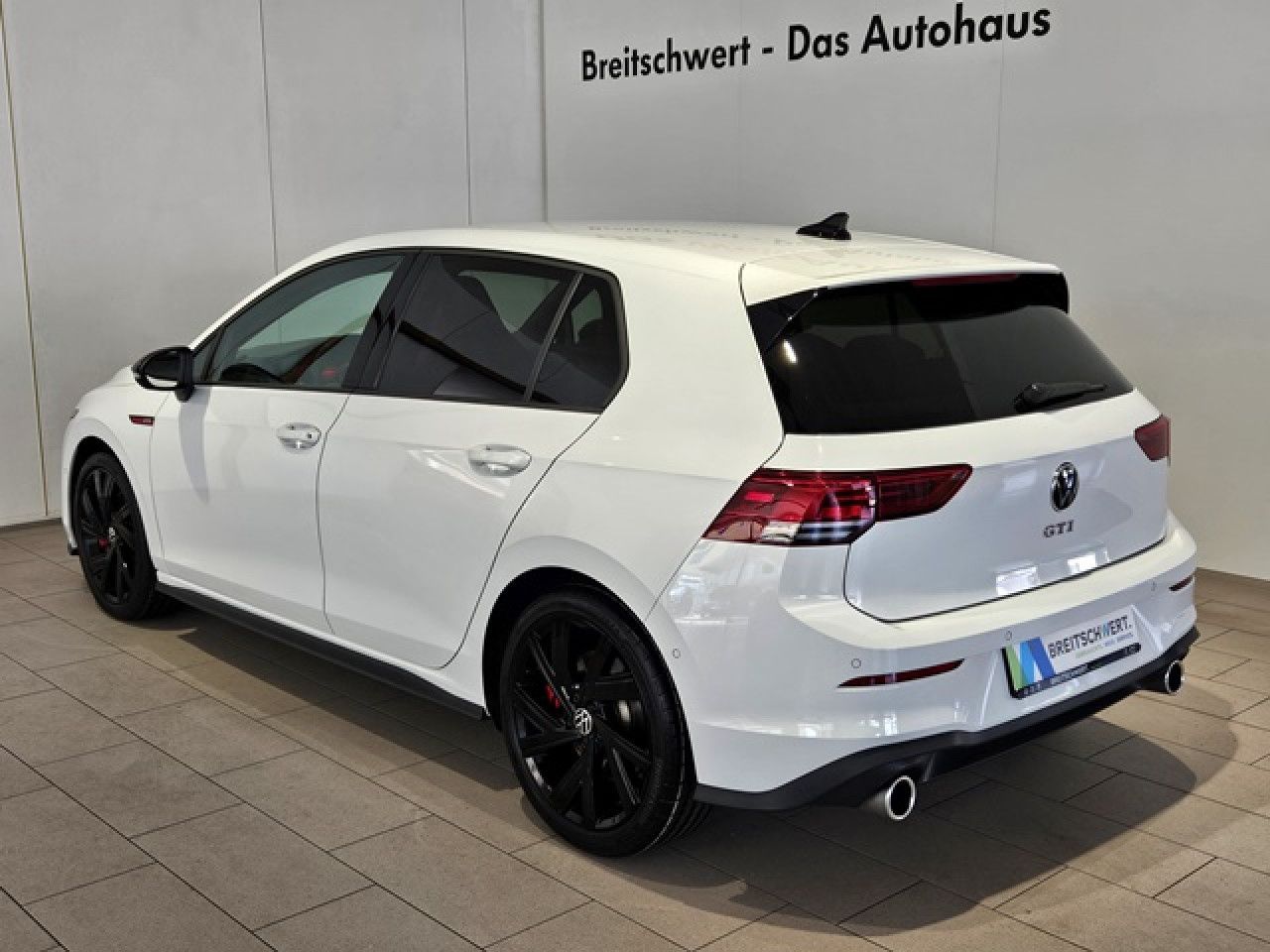 Volkswagen Golf 2.0 TSI GTI DSG BlackStyle - Samsaru's Car Outlet