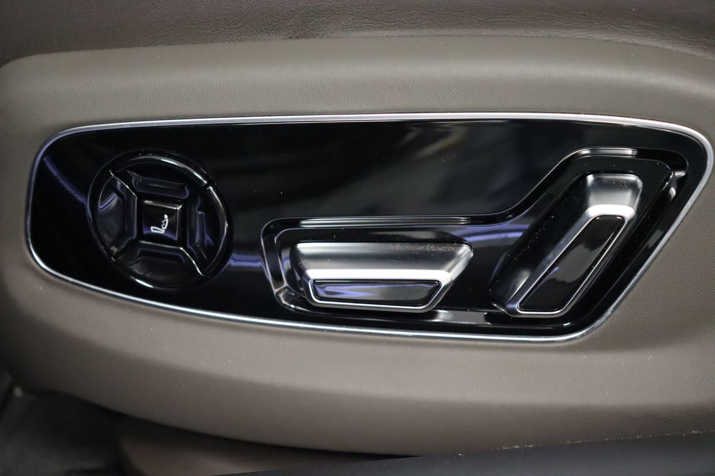 Audi A8 lang 60 TFSI e quattro tiptronic - Samsaru's Car Outlet