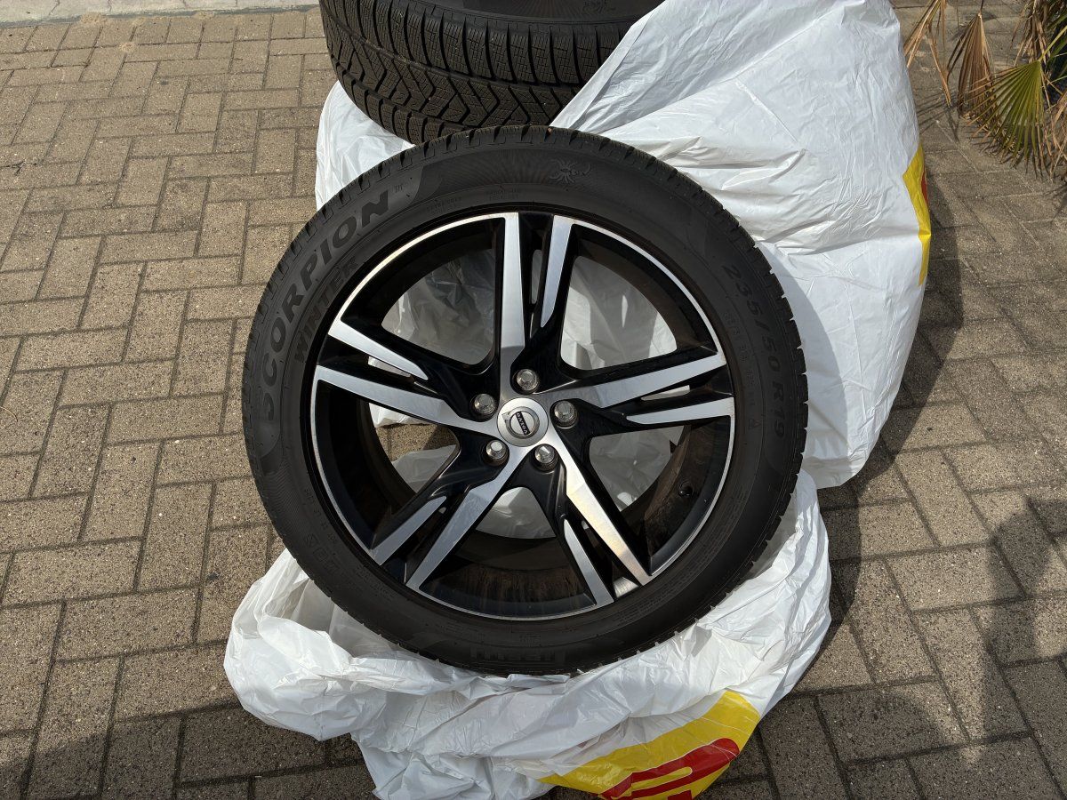 Volvo XC40 B4 Ultra Dark Memory inkl. Winterräder