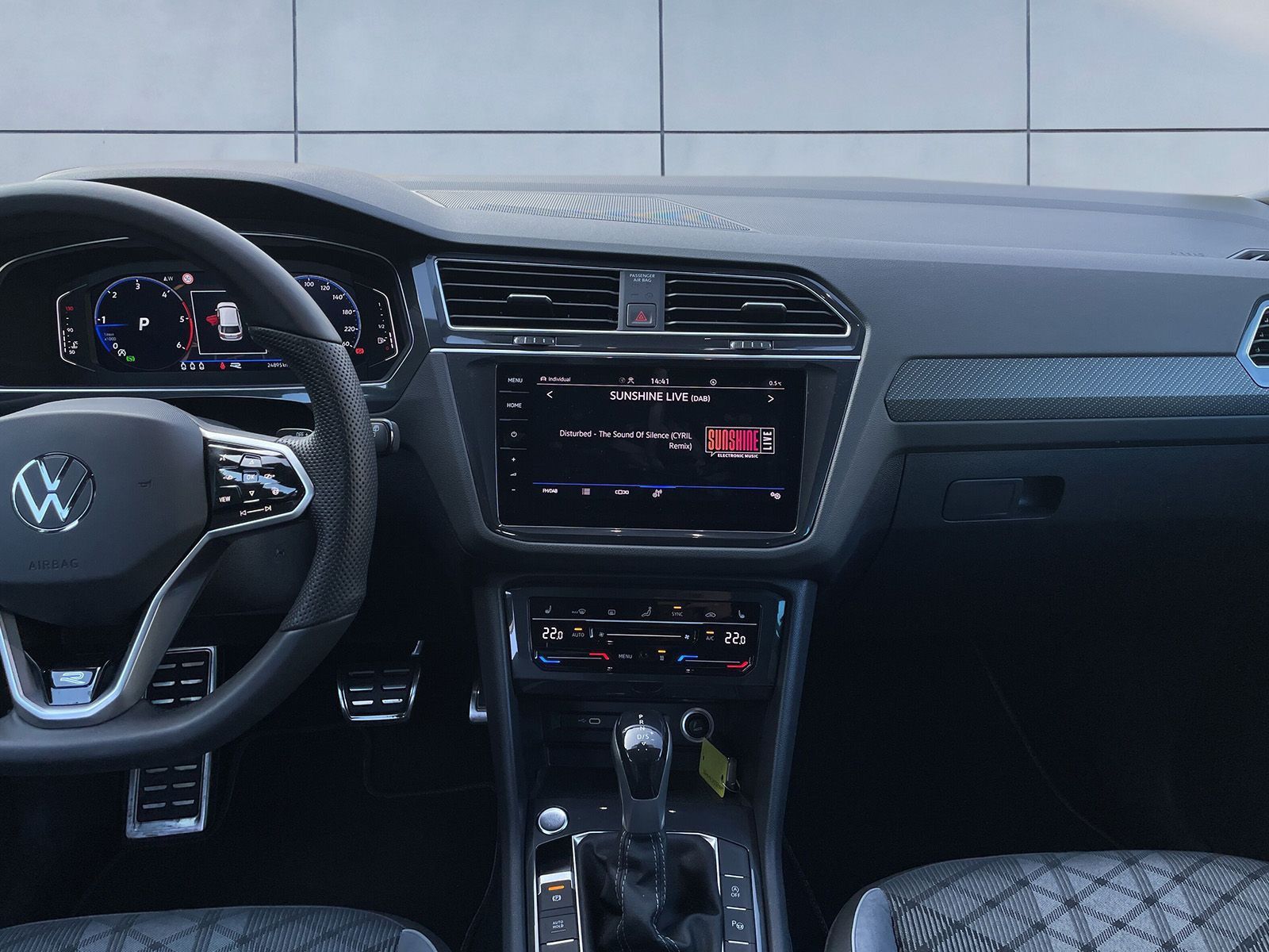 Volkswagen Tiguan R-Line 2.0 TDI DSG 4Motion - Samsaru's Car Outlet