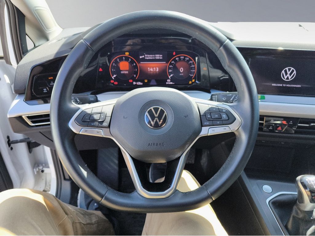 Volkswagen Golf VIII Life - Samsaru's Car Outlet